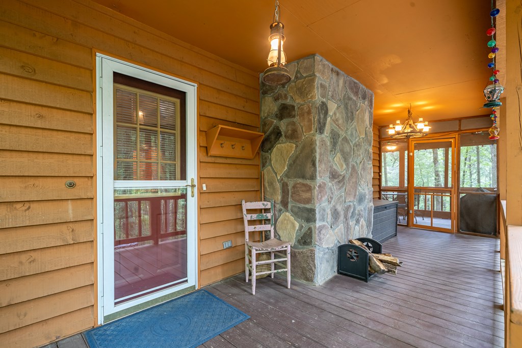 416807 Chatsworth Residential