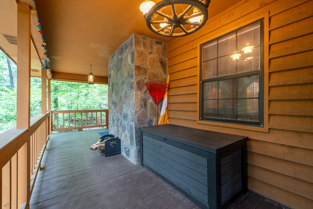416807 Chatsworth Residential