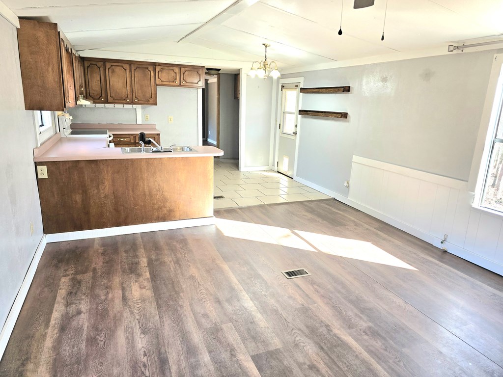 416817 Clarkesville Residential