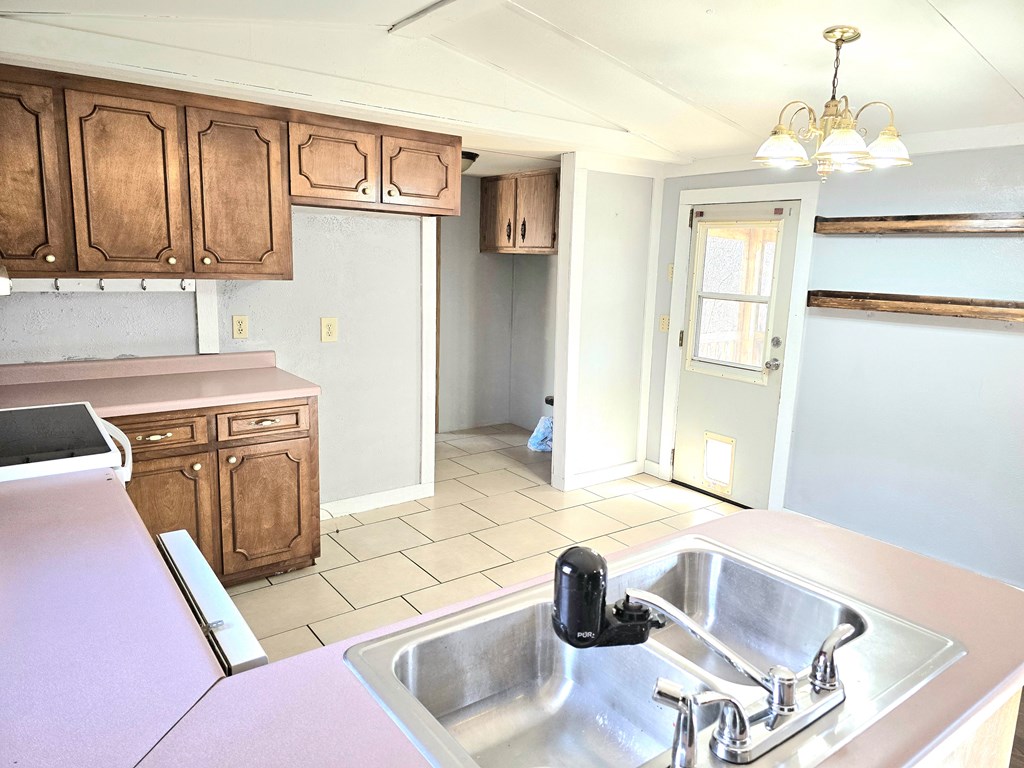 416817 Clarkesville Residential