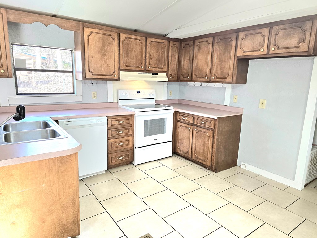 416817 Clarkesville Residential