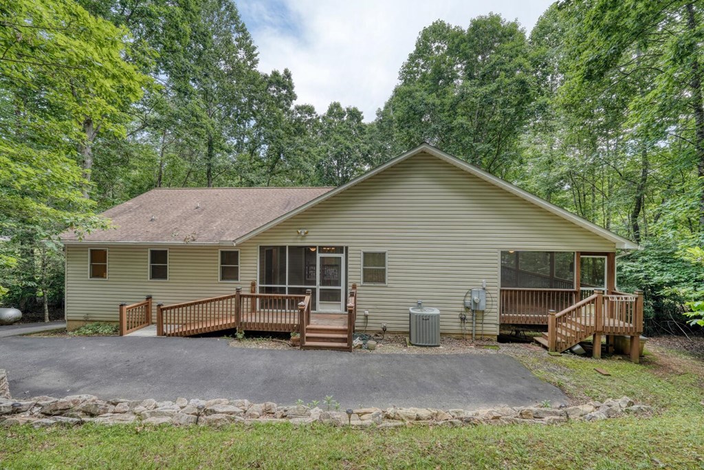 416824 Young Harris Residential