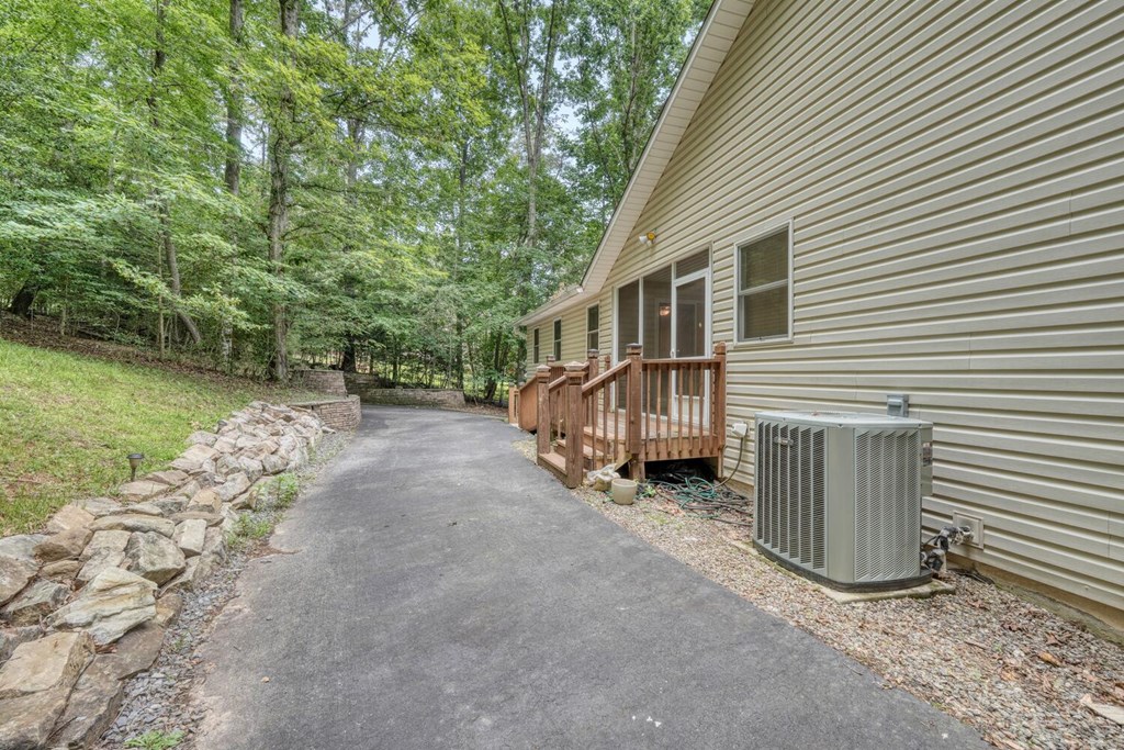 416824 Young Harris Residential