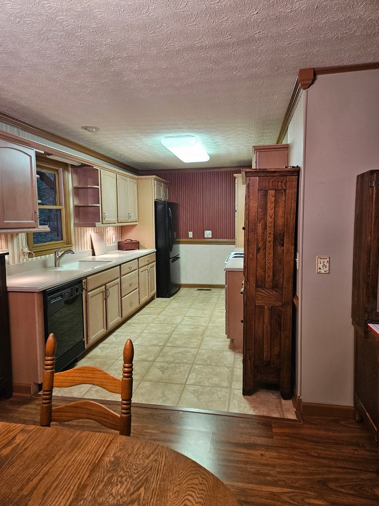 416825 Cleveland Residential