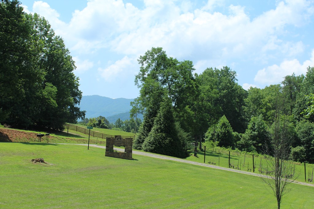 416835 Hayesville Residential