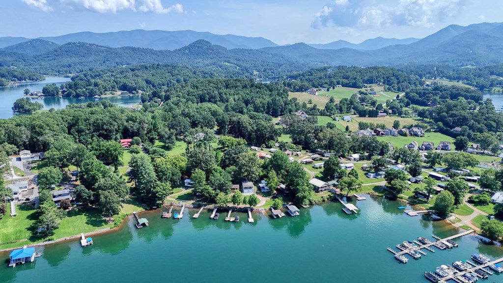 416865 Hayesville Residential