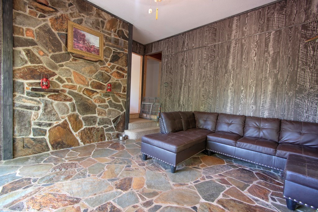 416899 Murphy Residential