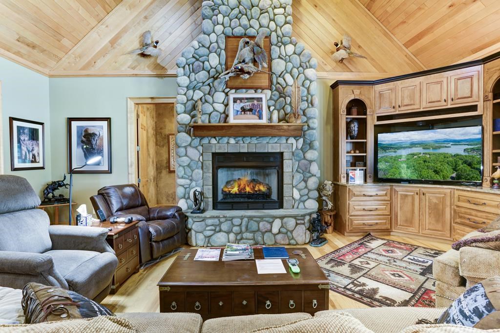 416927 Hayesville Residential