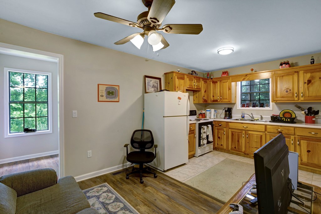 416938 Young Harris Residential
