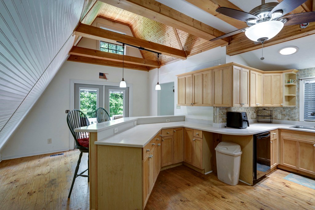 416938 Young Harris Residential