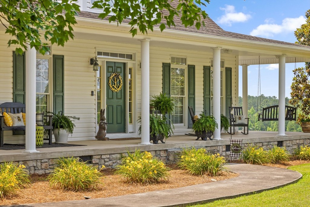 417084 Chatsworth Residential