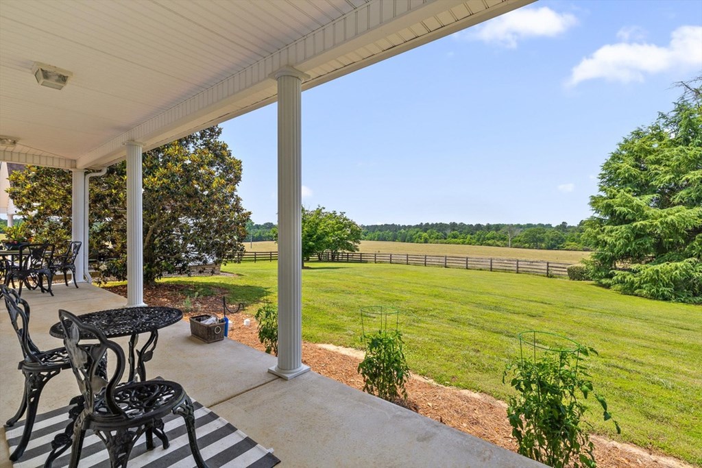 417084 Chatsworth Residential