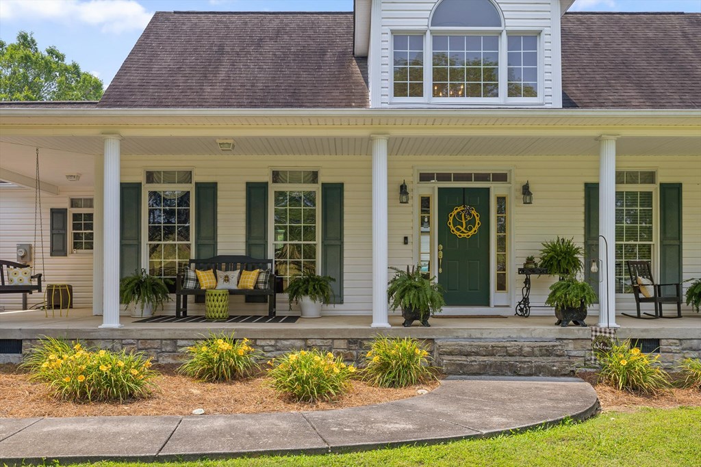 417084 Chatsworth Residential