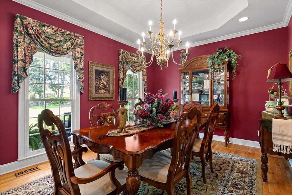 417084 Chatsworth Residential