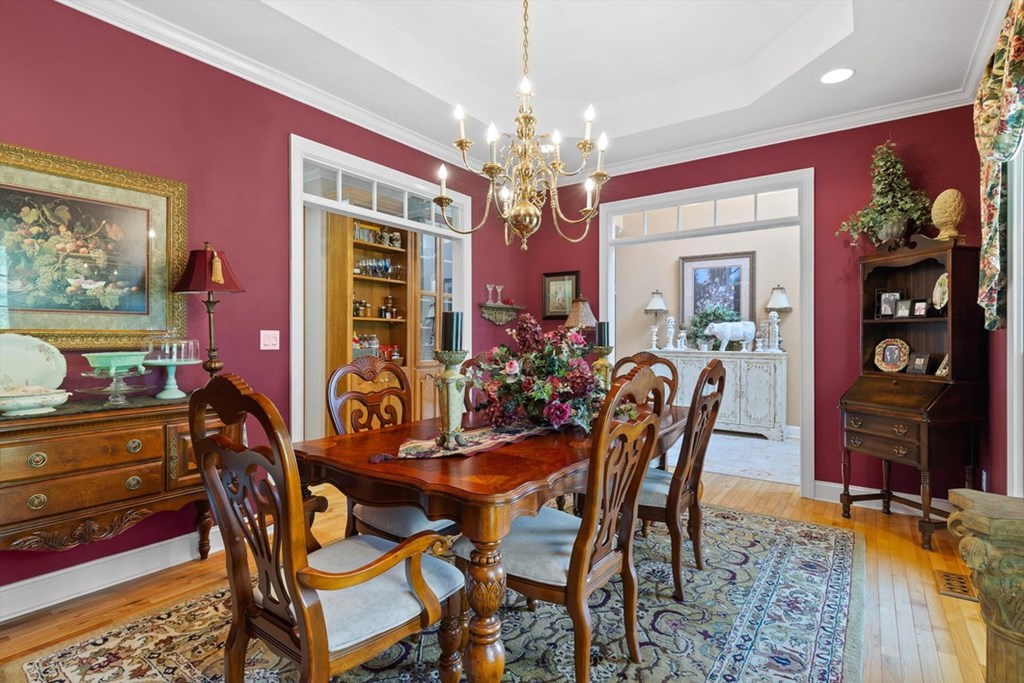 417084 Chatsworth Residential