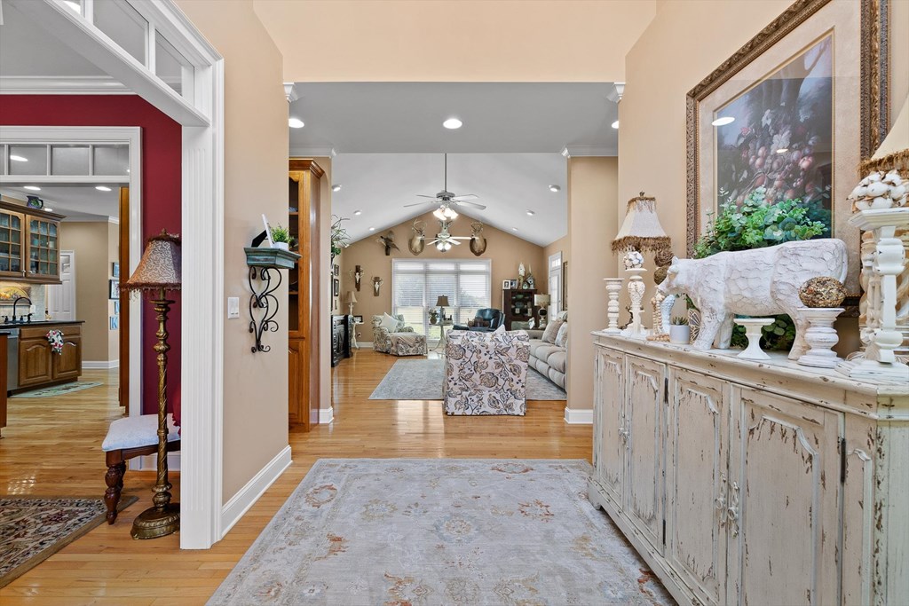 417084 Chatsworth Residential