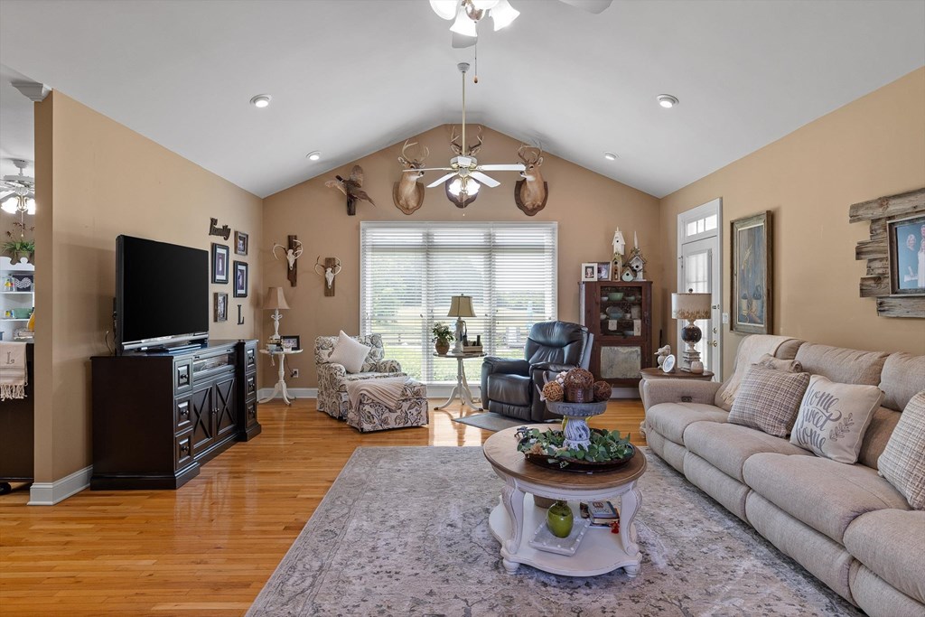 417084 Chatsworth Residential