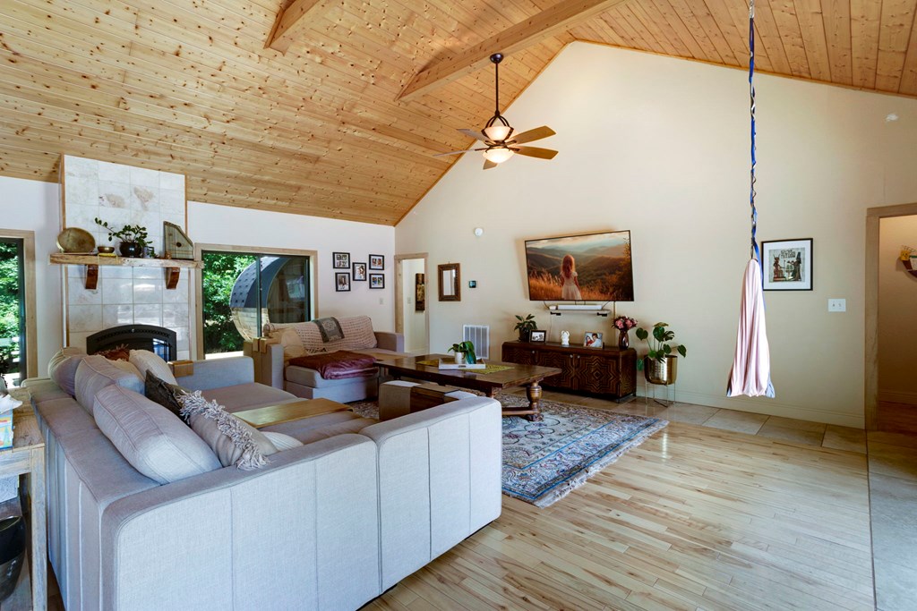 417168 Hayesville Residential