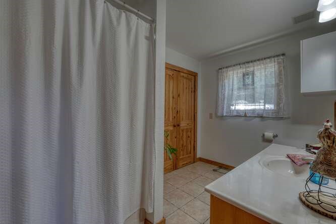 417387 Young Harris Residential