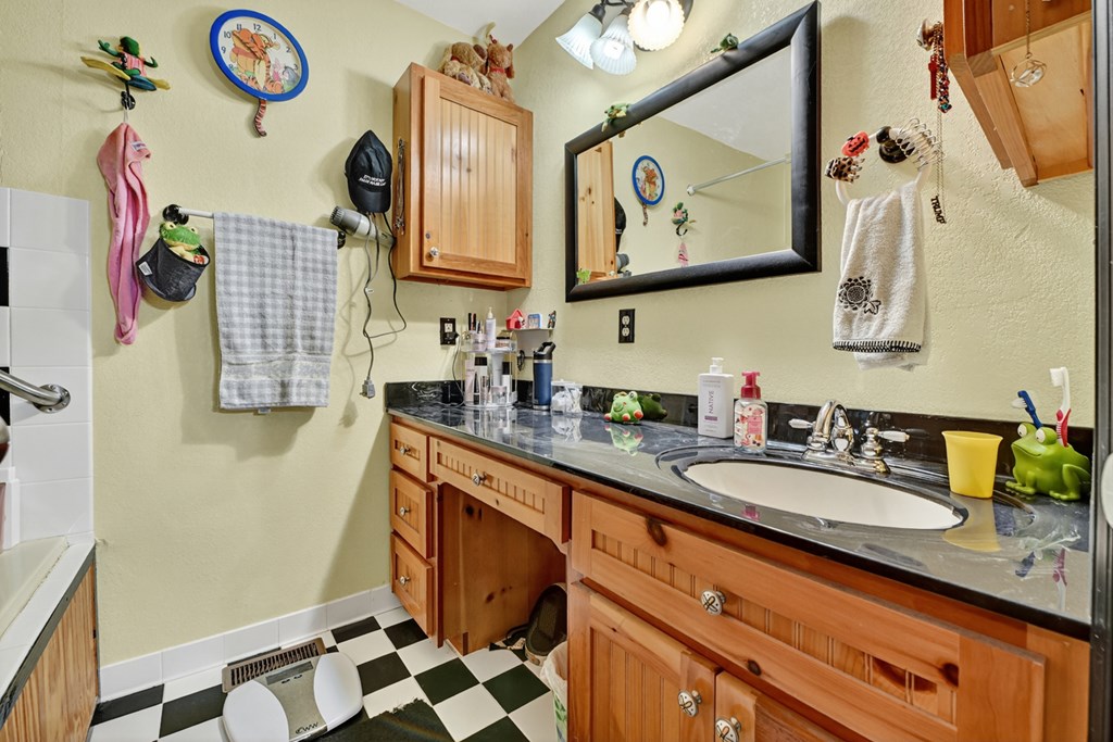417518 Mineral Bluff Residential