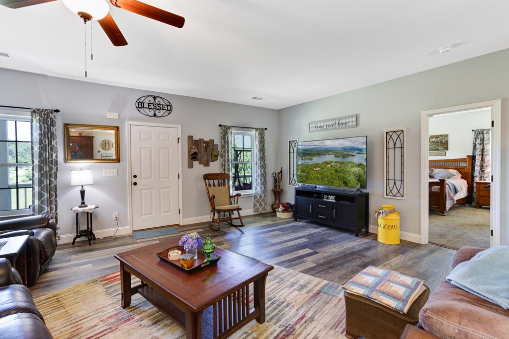 417524 Hayesville Residential