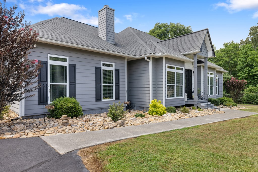 417683 Young Harris Residential