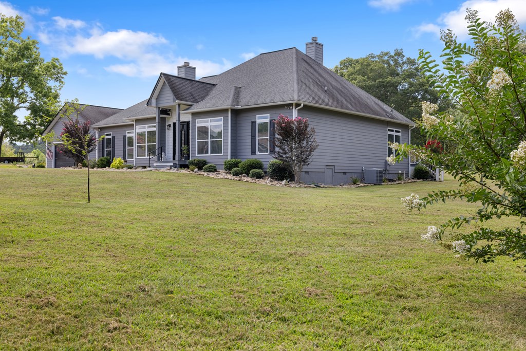 417683 Young Harris Residential