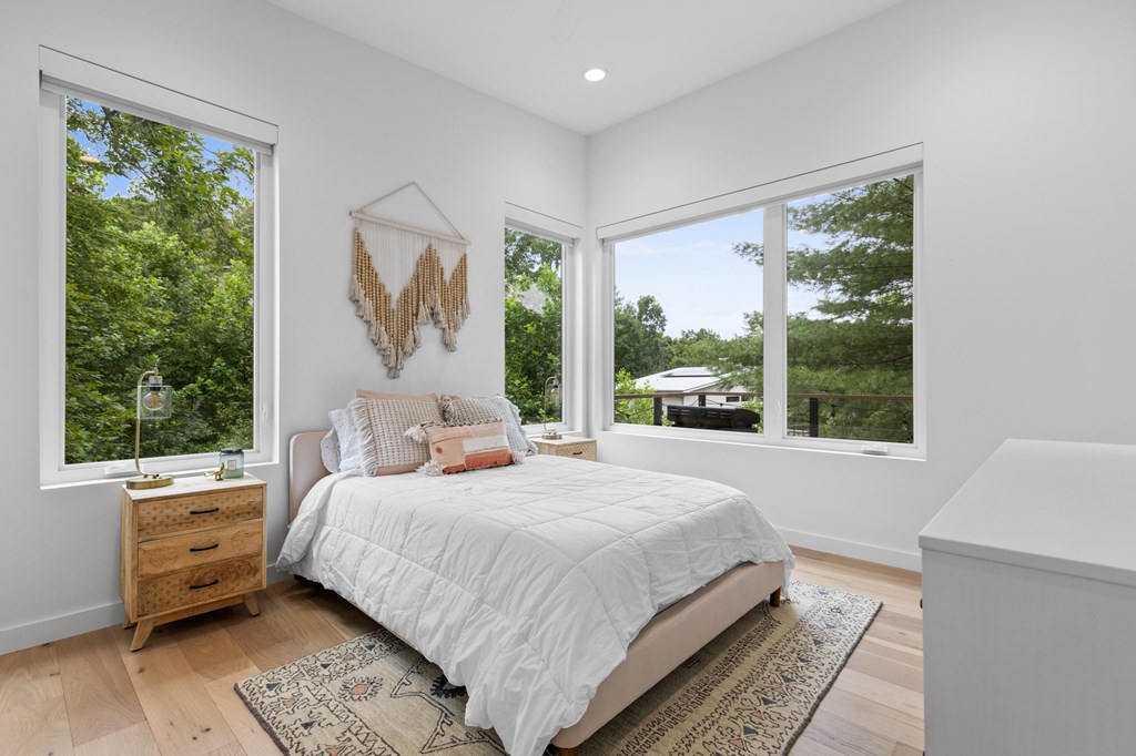 417845 Young Harris Residential