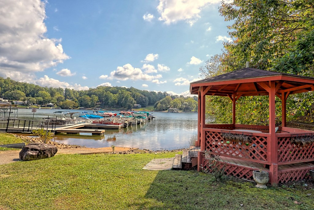 417886 Hayesville Residential