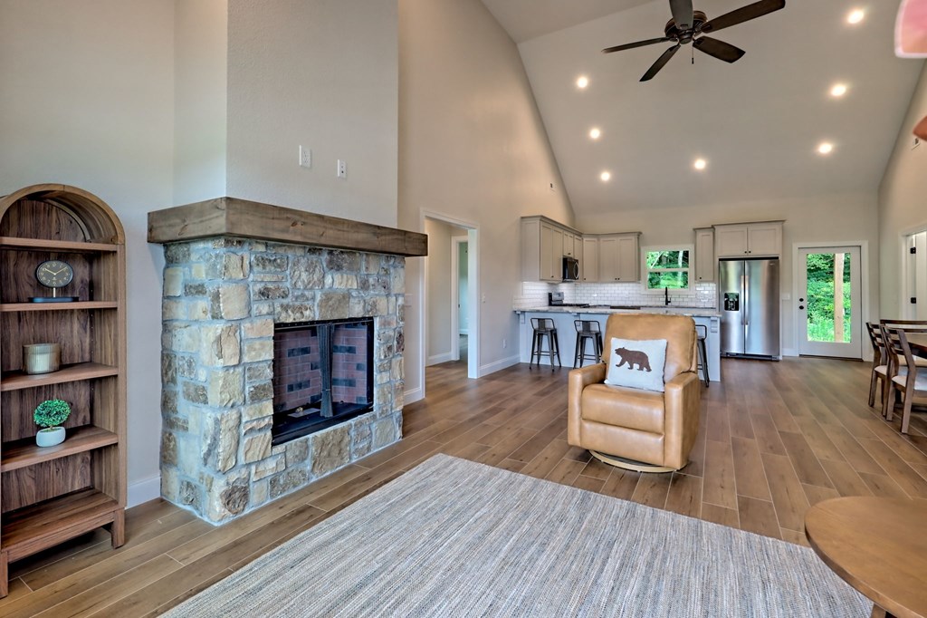 417991 Young Harris Residential