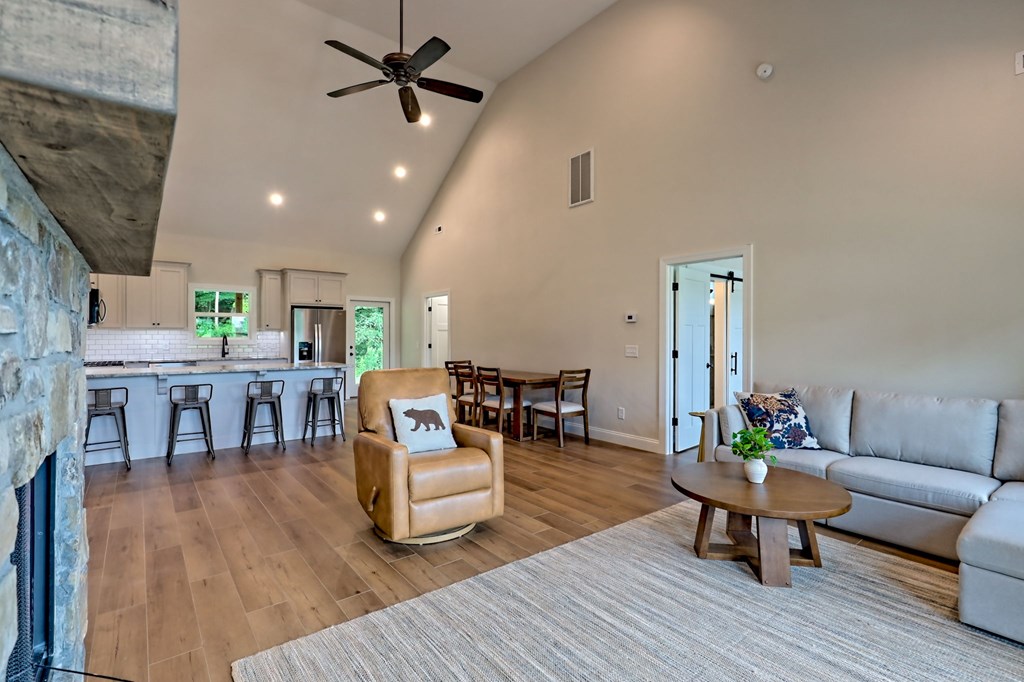 417991 Young Harris Residential
