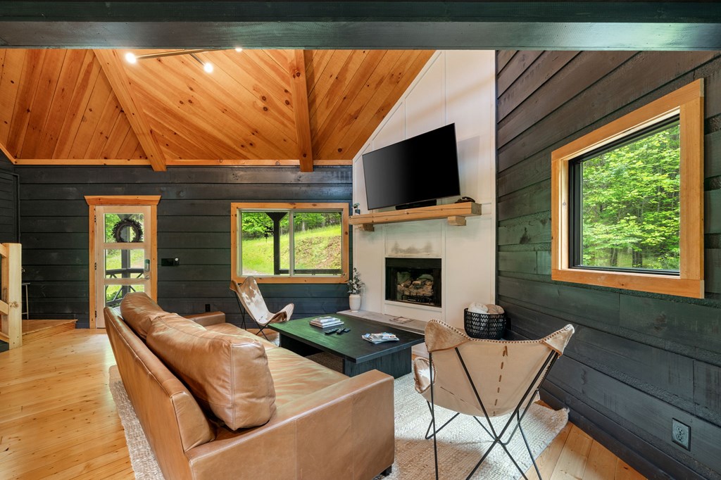 418007 Mineral Bluff Residential