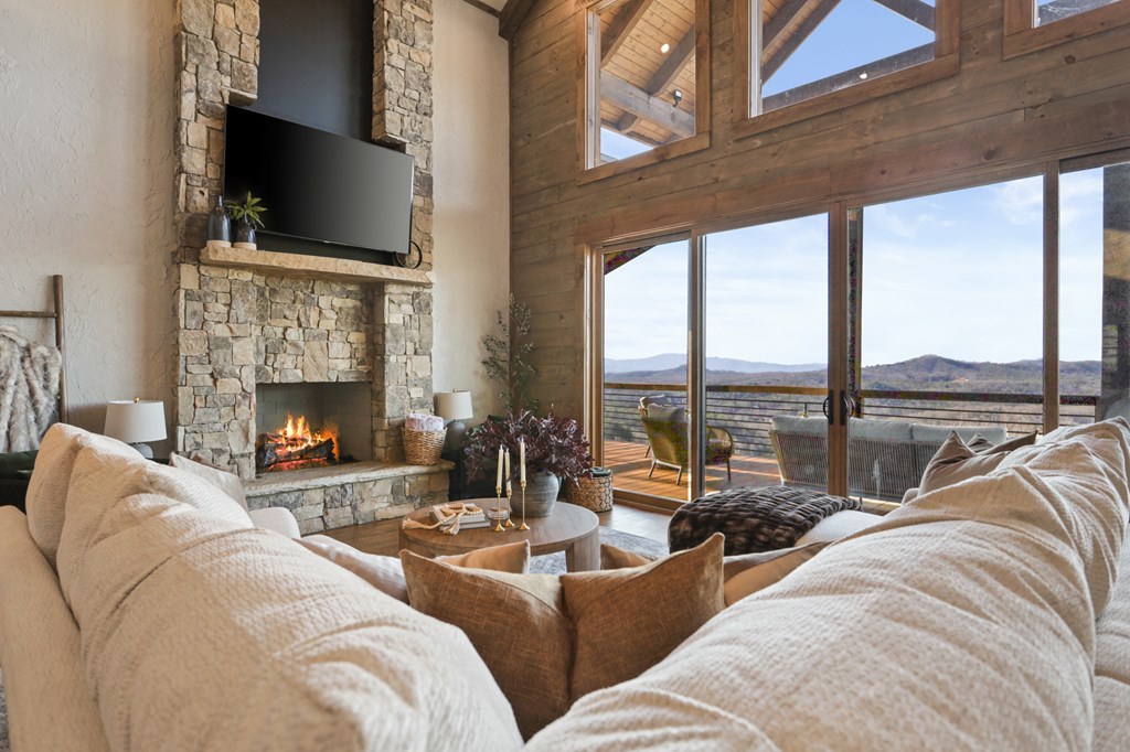 418030 Mineral Bluff Residential