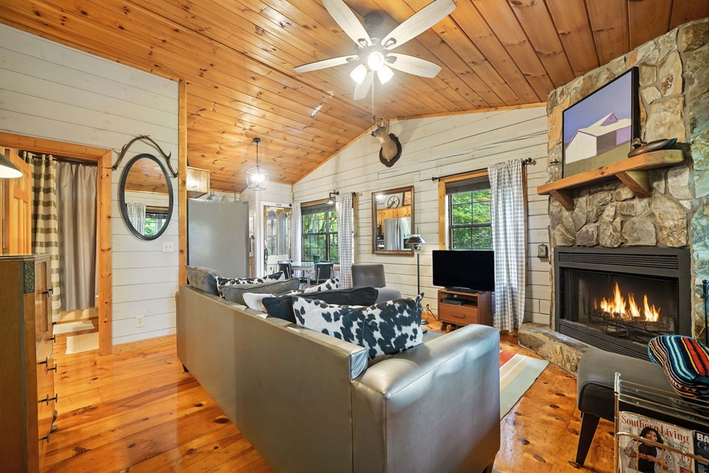 418035 Blue Ridge Residential