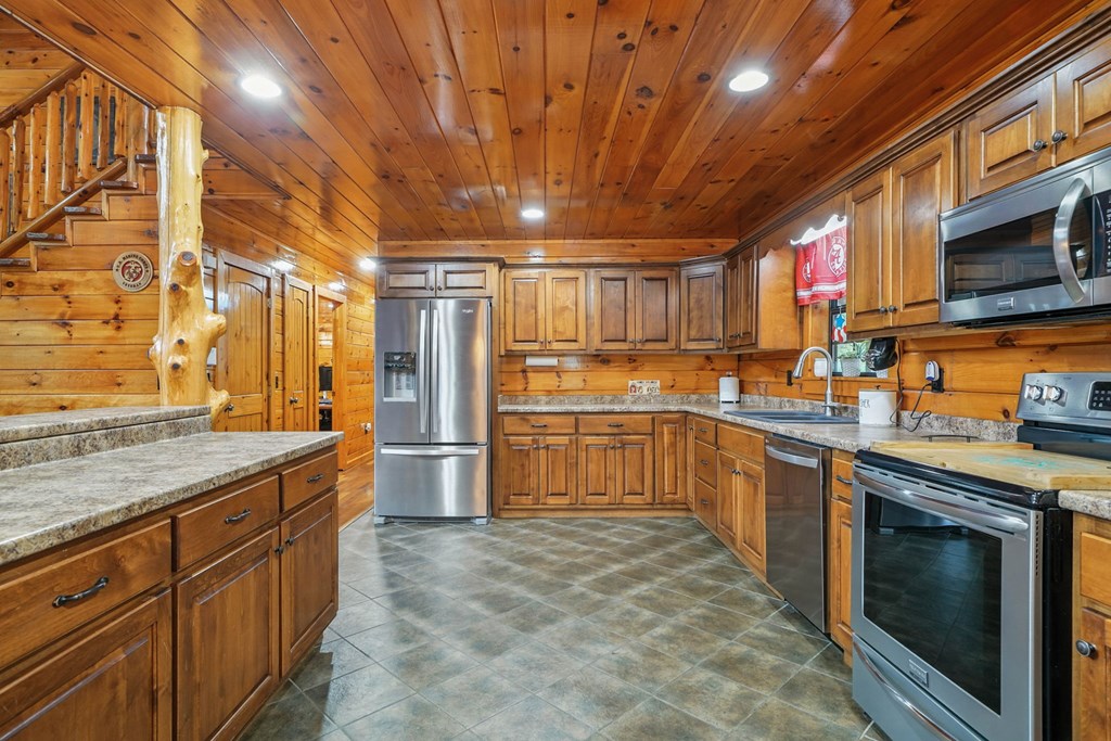 418077 Chatsworth Residential