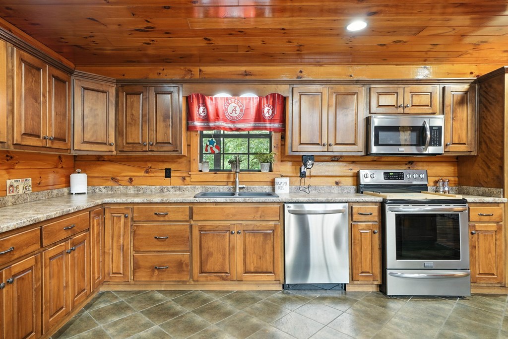418077 Chatsworth Residential