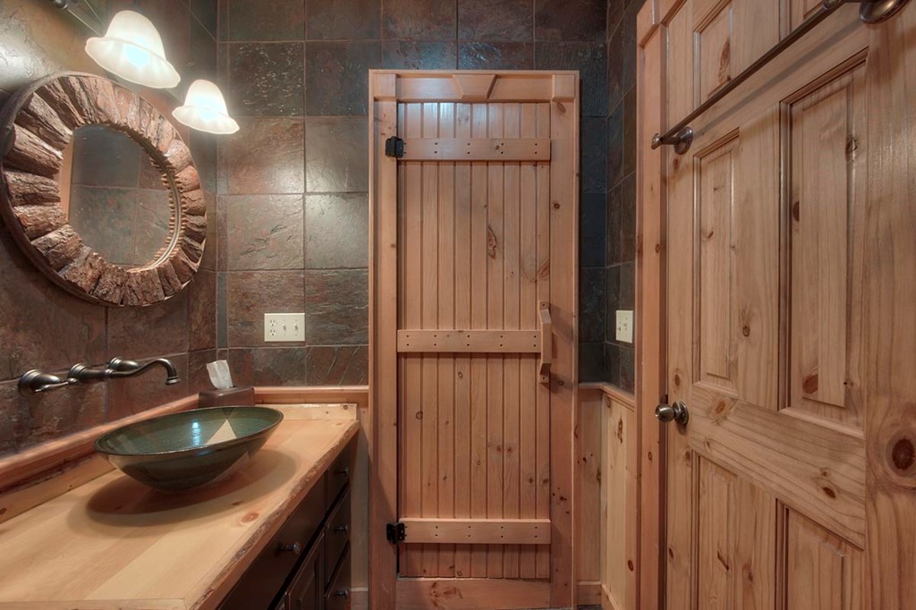 418125 Mineral Bluff Residential