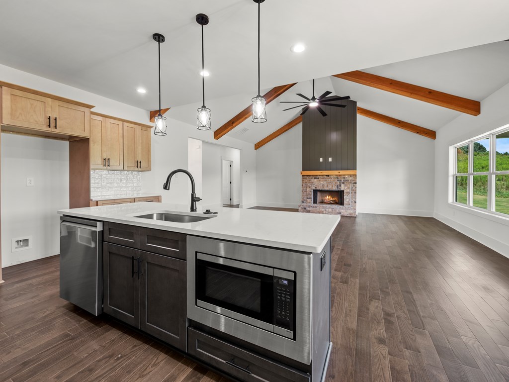 418192 Demorest Residential