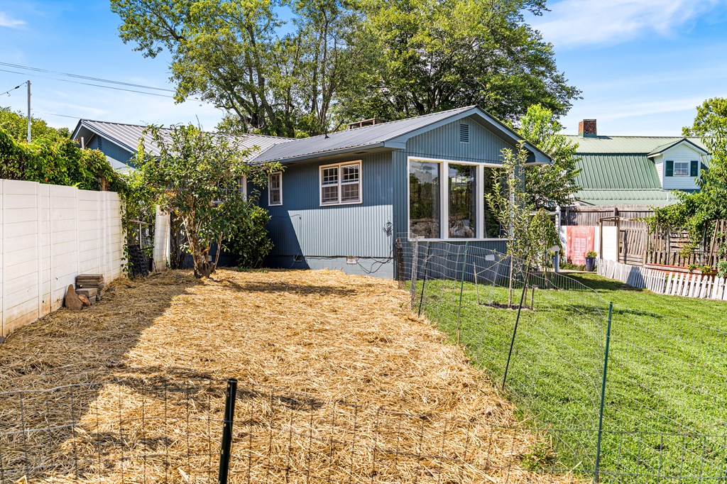 418233 Hayesville Residential