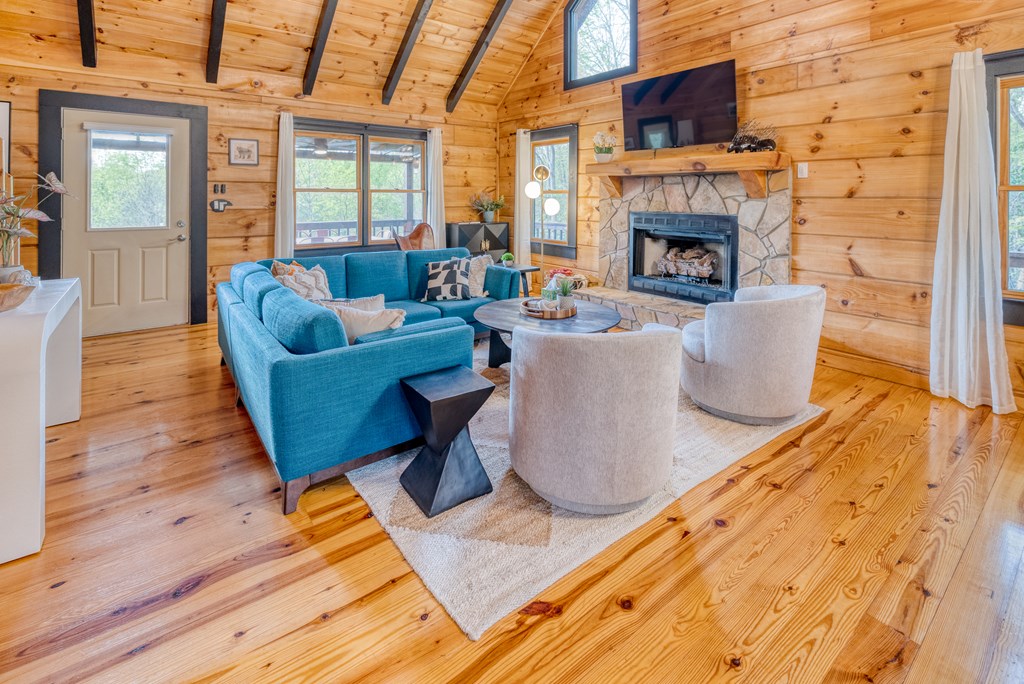 418299 Mineral Bluff Residential