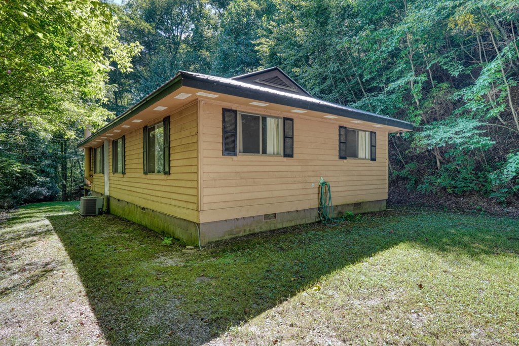 418381 Young Harris Residential