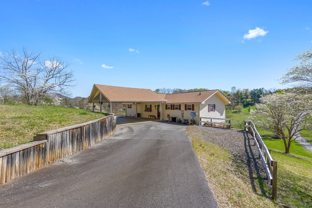 418472 Young Harris Residential