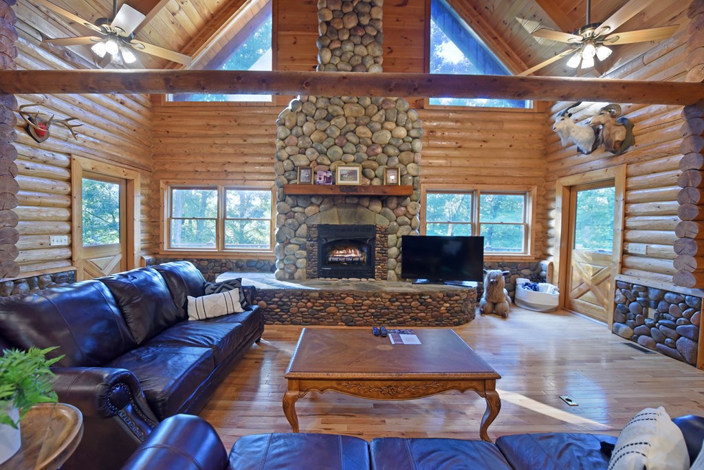 418485 Mineral Bluff Residential