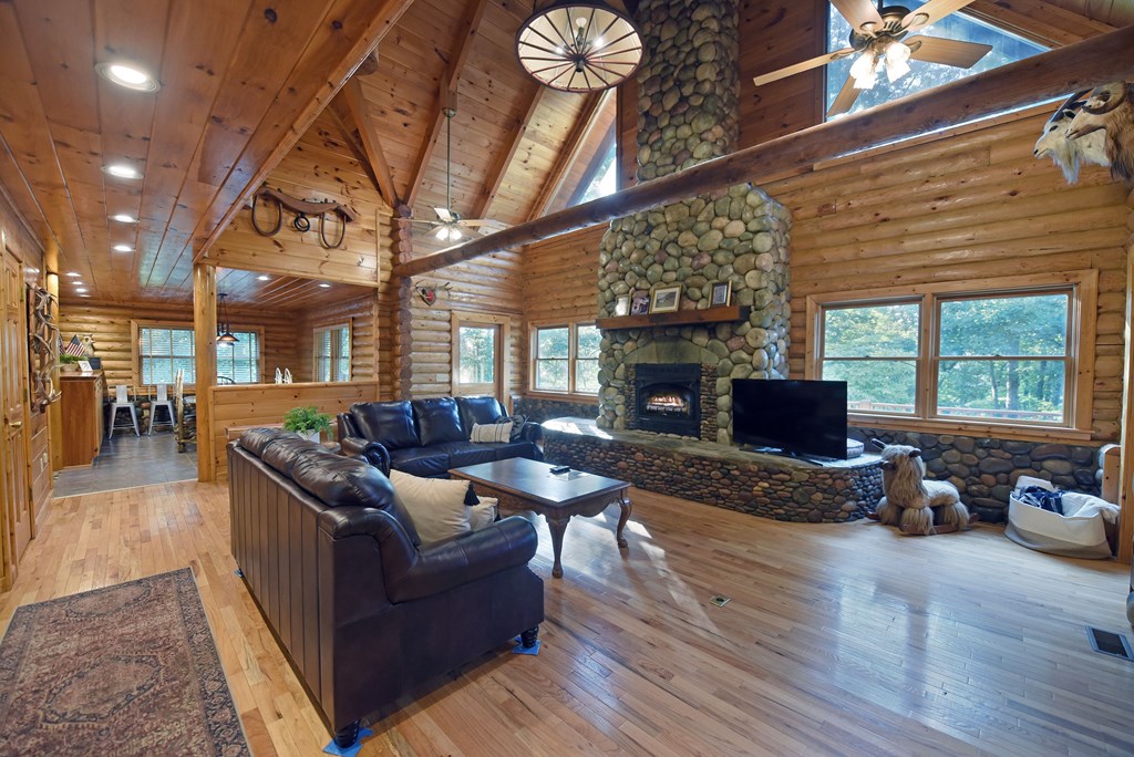 418485 Mineral Bluff Residential