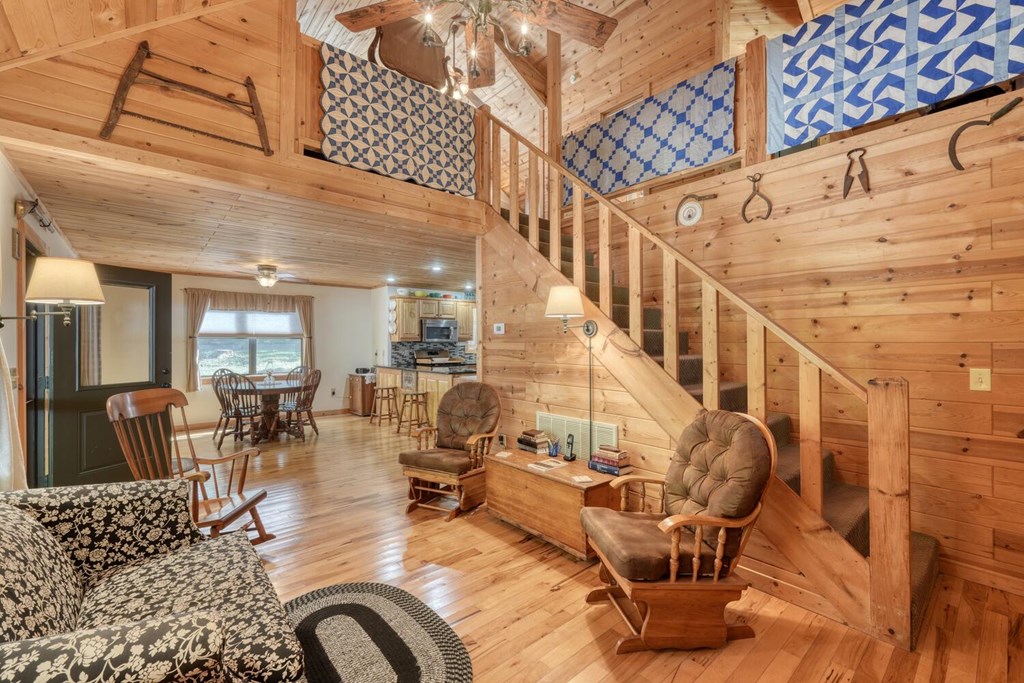 418493 Young Harris Residential