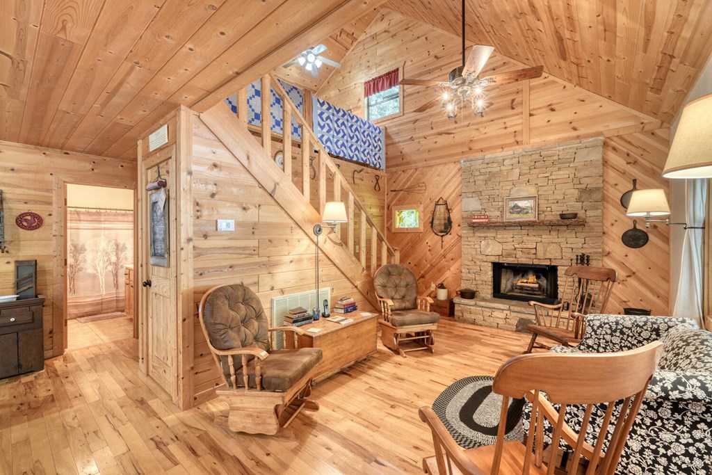 418493 Young Harris Residential