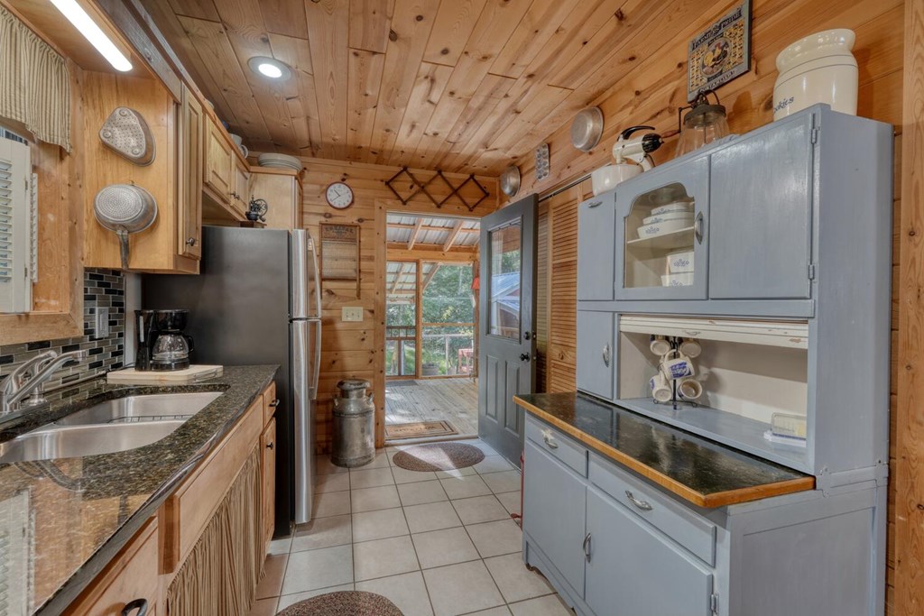 418493 Young Harris Residential