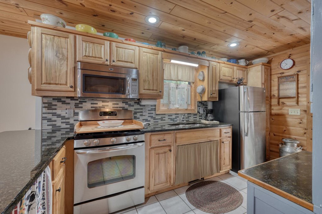 418493 Young Harris Residential