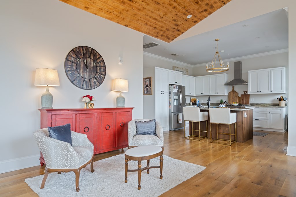 418559 Rome Condominium