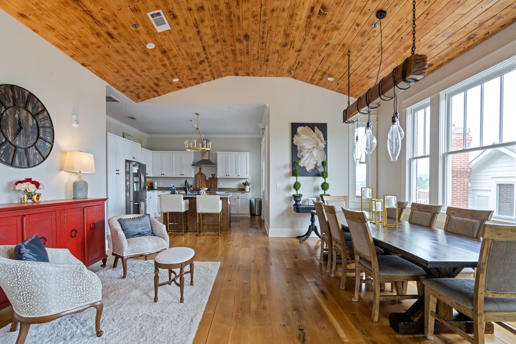 418559 Rome Condominium